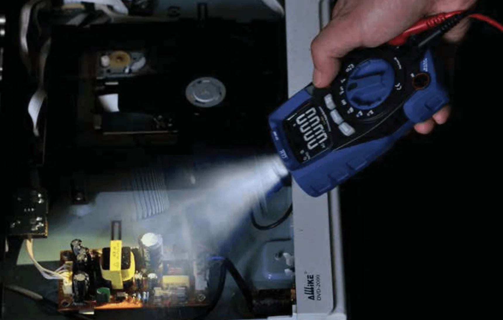 True RMS Digital Multimeter with Bluetooth Option and Built-in Flashlight - Yuha Electric