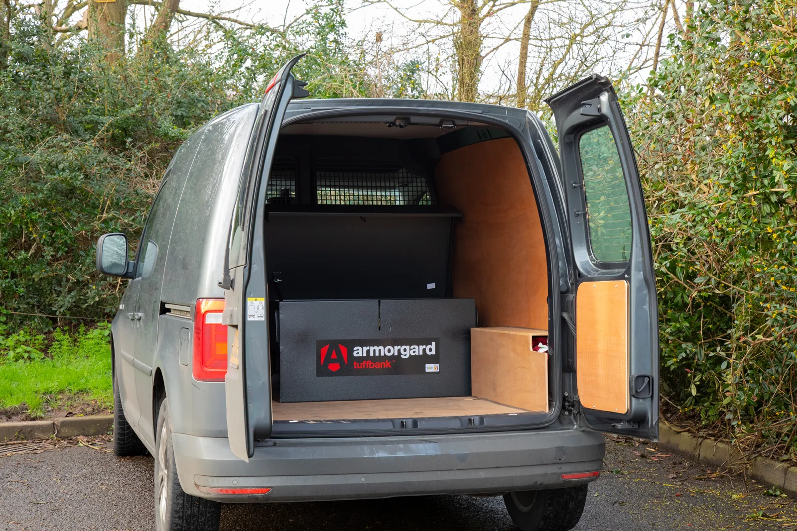 Armorgard TuffBank TB1 Secure Van Vault Tool Chest | 950 x 510 x 460mm - Yuha Electric